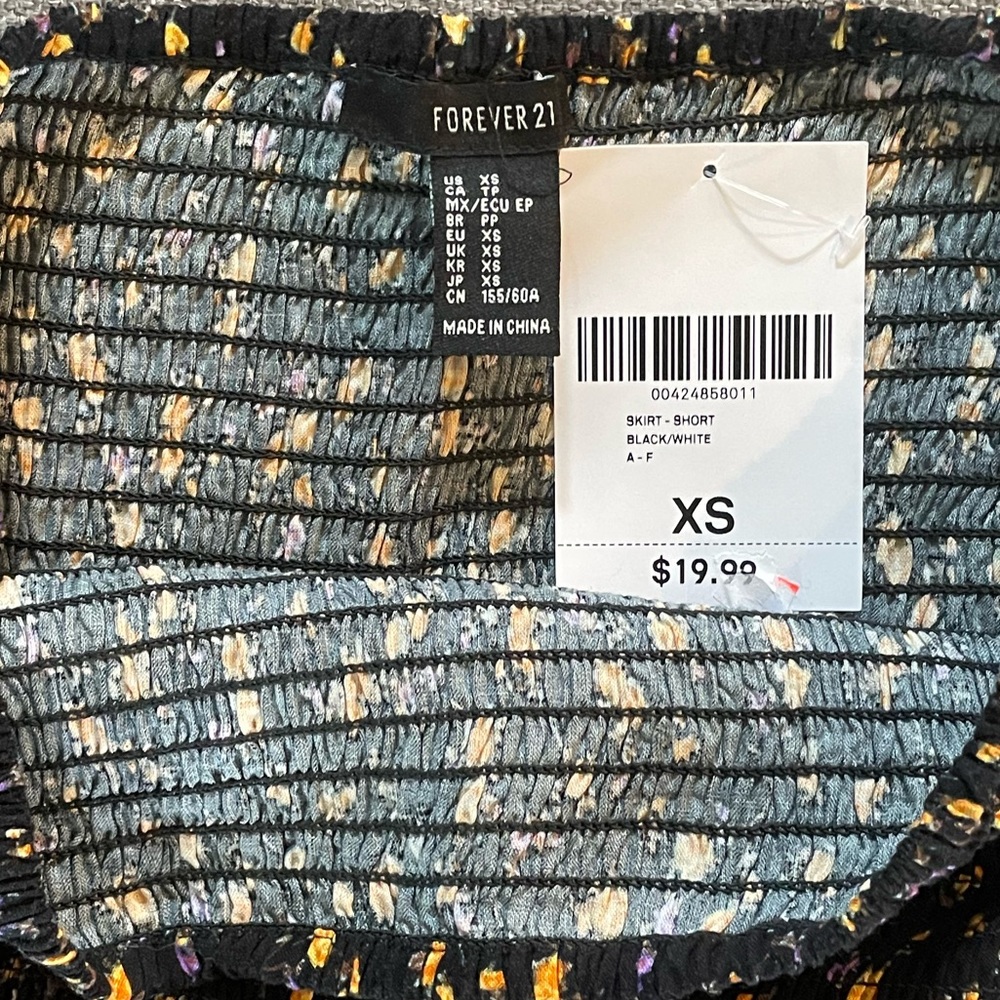 BRAND NEW Forever 21 skirt